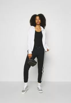 Even&Odd Damen BASIC HOODIE JACKET WITH POCKETS - Kapuzenpullover - White 13 Even&Odd Damen BASIC HOODIE JACKET WITH POCKETS - Kapuzenpullover - White -Even&Odd Verkäufe 2023 2d6bb8e30f5042f1bb4486a4732020d2