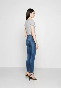 Even&Odd Damen 3 PACK - T-Shirt Print - Black/white/mottled Light Grey 12 Even&Odd Damen 3 PACK - T-Shirt Print - Black/white/mottled Light Grey -Even&Odd Verkäufe 2023 2f8d1c65bad84d36bae8bb11a9598563