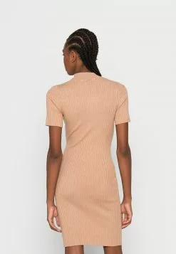 Even&Odd Damen PERKIN NECK SHORT SLEEVE DRESS - Strickkleid - Camel -Even&Odd Verkäufe 2023 318b39899bc943aea025c9bfde5731e7