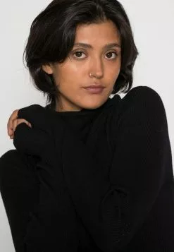 Even&Odd Damen CROPPED TURTLE NECK 2 PACK - Strickpullover - Black/mottled Dark Brown -Even&Odd Verkäufe 2023 33142b5891bf4afc8c8914e5fe043c27