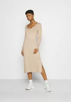 Even&Odd Damen KNIT MAXI V NECK DRESS WITH SLIT - Strickkleid - Camel