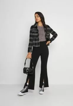 Even&Odd Damen SPLIT FRONT FLARED - Stoffhose - Black 8 Even&Odd Damen SPLIT FRONT FLARED - Stoffhose - Black -Even&Odd Verkäufe 2023 7d3273306dcf44ff91cc5a78910ea801