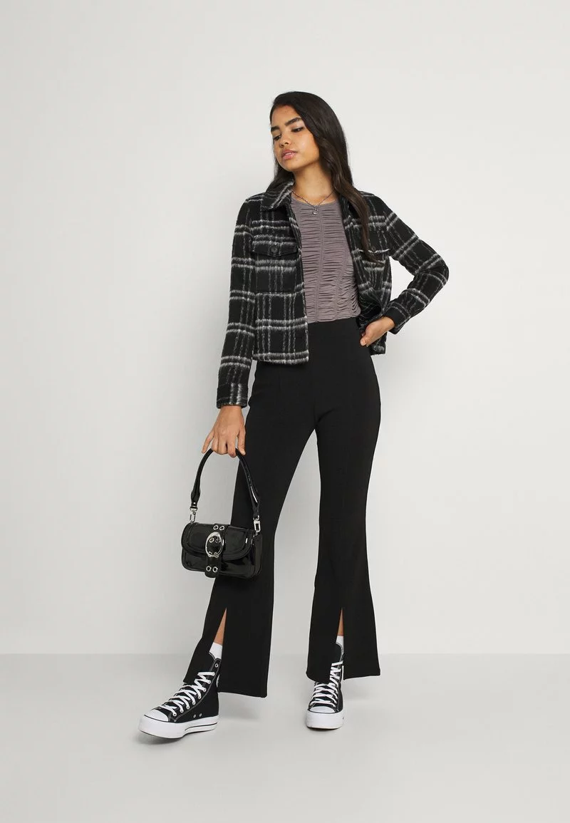 Even&Odd Damen SPLIT FRONT FLARED - Stoffhose - Black 4 Even&Odd Damen SPLIT FRONT FLARED - Stoffhose - Black – Bild 2