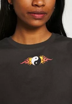 Even&Odd Damen CLARE YIN YANG FLAMES SMALL PRINT TEE / 801 - ANTHRACITE - T-Shirt Print - Anthracite -Even&Odd Verkäufe 2023 82d9183e9ca746609803224b4cd83a62