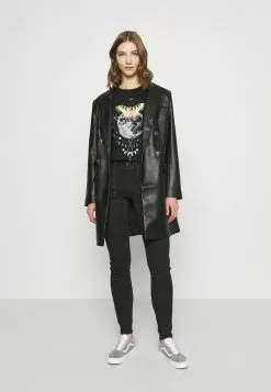 Even&Odd HATTIE MOON AND BUTTERLY TEE - T-Shirt Print - Black | Damen 9 Even&Odd HATTIE MOON AND BUTTERLY TEE - T-Shirt Print - Black | Damen -Even&Odd Verkäufe 2023 88526c7c600b456ab978a9e97e400f79