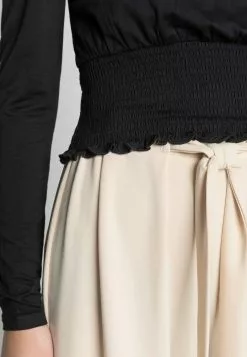 Even&Odd Damen SHIRRING DETAIL LONG SLEEVE CROP WITH GATHER - Langarmshirt - Black -Even&Odd Verkäufe 2023 88e66fbdacd742699995c51e3e12c855