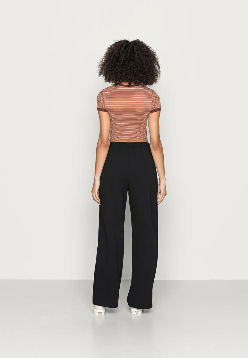 Even&Odd BELT DETAIL WIDE LEG PANTS - Stoffhose - Black | Damen 5 Even&Odd BELT DETAIL WIDE LEG PANTS - Stoffhose - Black | Damen – Bild 3