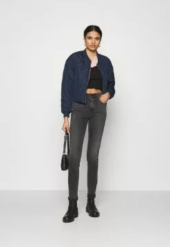 Even&Odd Damen T-Shirt Basic - Black 9 Even&Odd Damen T-Shirt Basic - Black -Even&Odd Verkäufe 2023 bcb70404b22f43269de7c65252f07a29